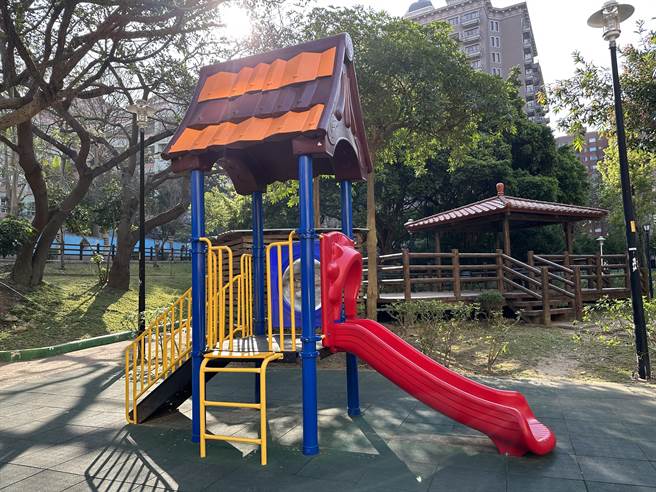 公园游具。（桃园市议员钱龙提供／陈梦茹桃园传真）