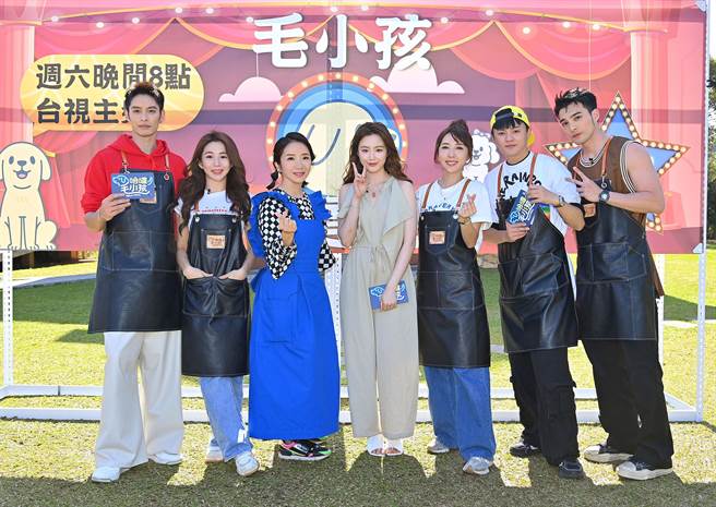 舒华（中）到节目做客，曹佑寧（左起）、郭书瑶、陶晶莹、五熊、许富凯、黄伟晋都热心招待。（台视提供）