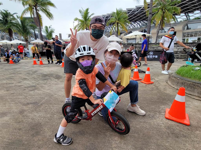 高市府运发局为了扩大推广平衡车运动，首度举办2023「顽真的」城市幼儿平衡车巡迴赛。（高市府运发局提供／洪浩轩高雄传真）