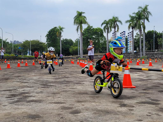 高市府运发局为了扩大推广平衡车运动，首度举办2023「顽真的」城市幼儿平衡车巡迴赛。（高市府运发局提供／洪浩轩高雄传真）
