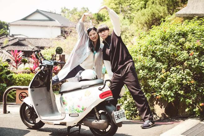 大地酒店与Gogoro合作推出「GOGO Gaia!纯电之旅」住房专案，入住免费租借Gogoro 2 Plus 并享纯电之旅8小时。（图／大地酒店提供）