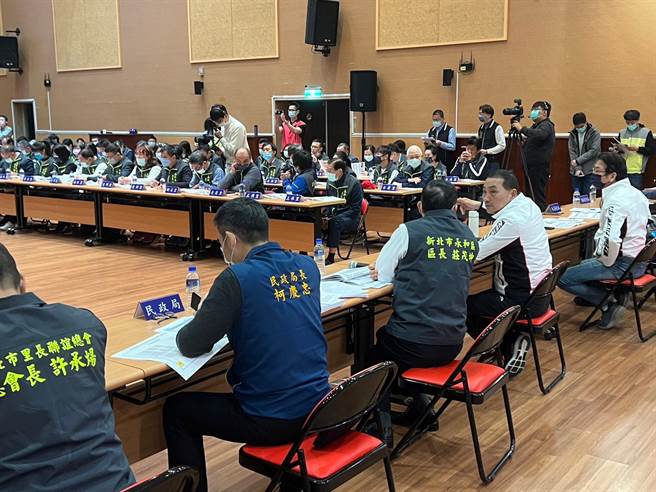 侯友宜主持今年首场行动治理座谈会。（王扬杰摄）