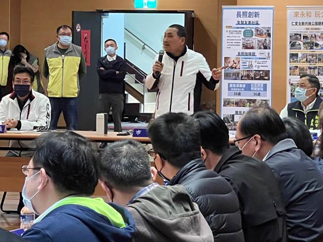 侯友宜主持今年首场行动治理座谈会。（王扬杰摄）