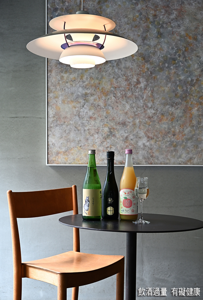 王駿騰推薦鳴海(左)、飛鸞Reborn(中)及佐藤．檸檬柚子酒(右)，這3款為適合春日飲用的酒款。