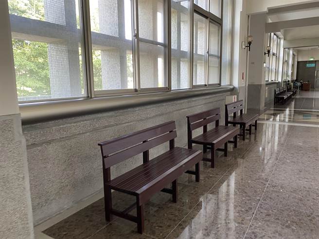 一、二审认为陈男执意在外喝酒，其行为应属自行招致，不予以减刑，依妨害舟车行驶安全罪判他3年2月。（本报资料照）