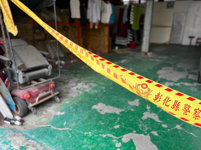 赖男竟持刀朝着洪男砍去，直接砍中洪男脖子血流不止，送医抢救后仍宣告不治。警方获报到场后已在现场拉起封锁线，正深入调查中。(民眾提供／吴建辉彰化传真)