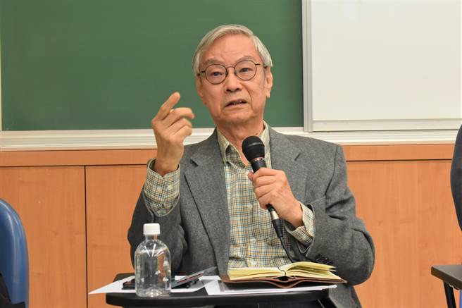 国立政治大学东亚研究所名誉教授邱坤玄，13日出席「2023年中共『两会』的总体观察」座谈会。（陈冠宇摄）