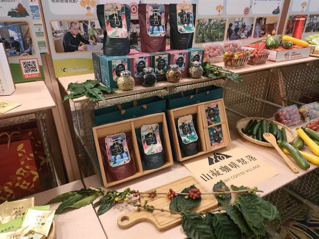 行政院農業委員會農糧署13日下午於烏日臻愛花園飯店舉辦「我們這一班」農業產銷班成果發表展，共18家產銷班到場展出。（潘虹恩攝）