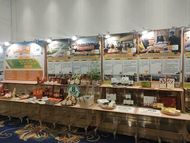 行政院農業委員會農糧署13日下午於烏日臻愛花園飯店舉辦「我們這一班」農業產銷班成果發表展，共18家產銷班到場展出。（潘虹恩攝）