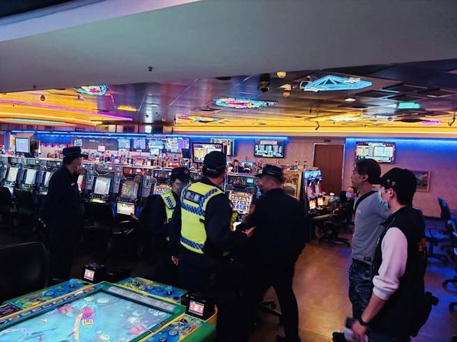 苗栗警方扩大临检勤务。（苗栗县警察局提供／李京升苗栗传真）