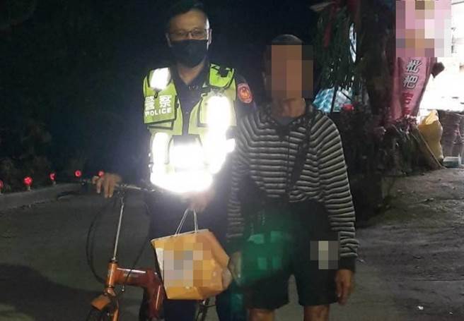 台中市70多岁纪姓老翁日前晚间受困太平山区果园内产业道路，暖心员警摸黑入山成功找到助返家。（太平警分局提供／潘虹恩台中传真）
