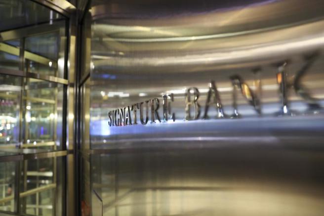 美國財政部、聯準會與聯邦存款保險公司共同發表聲明稱，總部位於紐約的標誌銀行（圖）存在和矽谷銀行類似的系統性風險，已於12日被紐約州監管機構關閉。（圖／ 中新社）