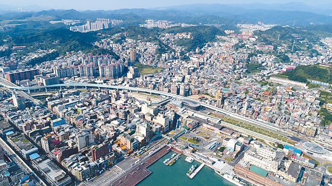 基捷兴建争议持续延烧，有学者主张，应回到10多年前的「北宜直铁」方案。（基隆市府提供）