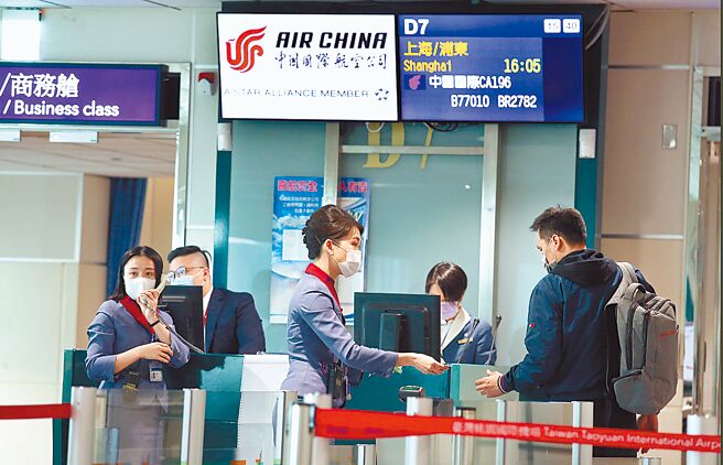 为迎战星宇加入战场，中华航空华航联名卡加码优惠，生日当月前一月消费达1万元，鼎尊无限卡送3000哩、璀璨无限卡送500哩，海外消费最高送3.2万哩。（本报资料照片）