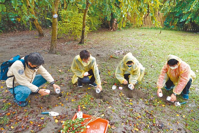 新北市动保处提供新北饲主免费宠物遗体集体火化及树葬服务。（新北市动保处提供／陈慰慈新北传真）