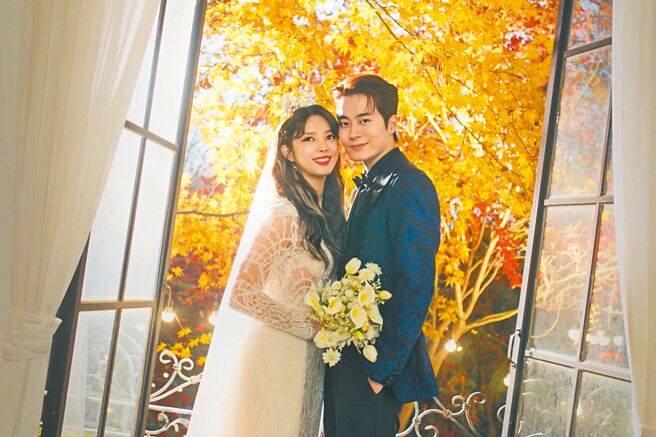 严贤璟（左）在《第二任丈夫》与车瑞元再度合作。（中天娱乐台提供）