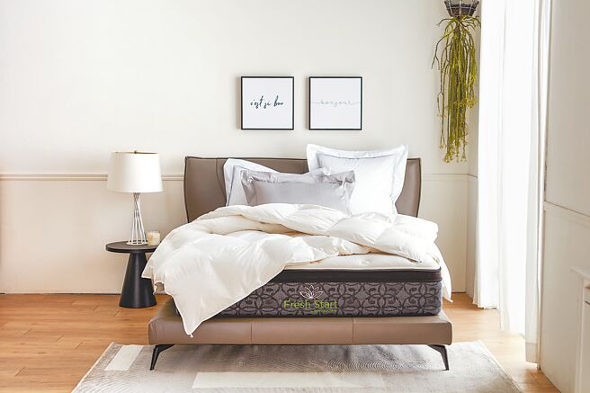 HOLA引进好莱坞名流喜爱的Kingsdown床垫，搭配bedMATCH好眠数据，消费者能选出自己的订制名床。（HOLA提供）