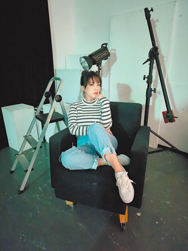 使用OPPO Find N2 Flip夜拍，曝光速度快，在低光源环境拍摄时不用定格太久，照片氛围感较重。（手机实拍画面）