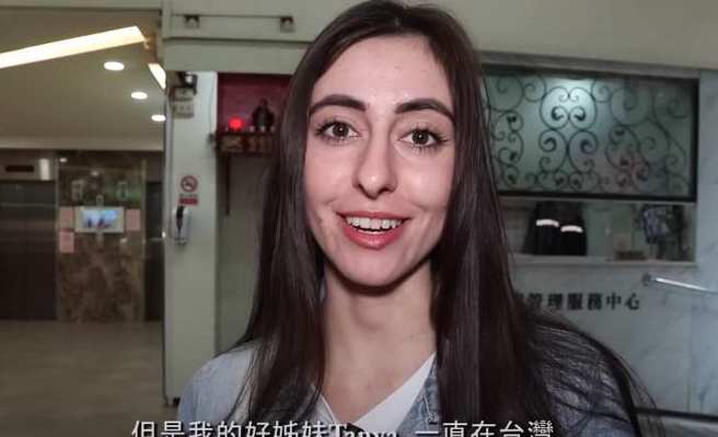 烏克蘭女子Karima不顧父母反對，堅持來台出版她的書，把烏克蘭人的心情寫給全世界看。（翻攝自YouTube不要鬧工作室）