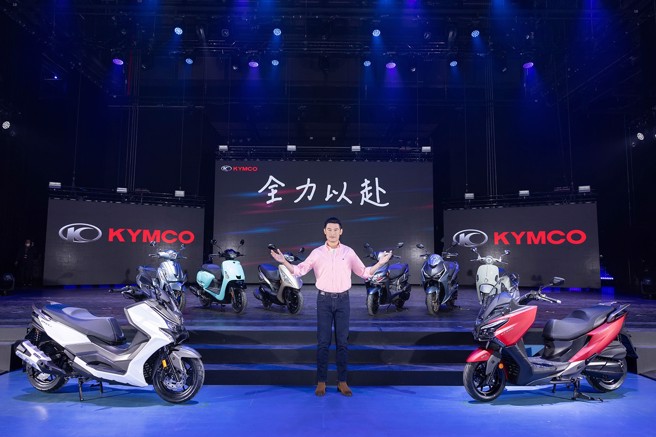 光阳「全力以赴」机海爆发，从耐操好挡的国民车「大地名流」、白牌王者RacingMan与白牌旗舰KRV Nero，到復古的Like Colombo S、iMany与Like Keyless，及重机代表G Dink CT与DTX CT等一应俱全，满足消费者多元需求。（图片提供/光阳）