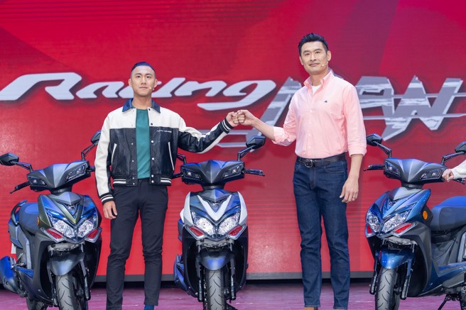 RacingMan黑化特仕版是推向极限的强者写照，光阳董事长柯胜峯的儿子、自由潜水高手的柯志达也罕见地同台讚声演出，成为发表会的彩蛋与另类亮点。（图片提供/光阳）