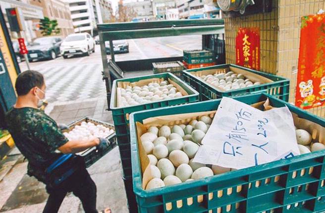 农委会主委陈吉仲表示，3月底进口量要达到1万颗。（本报资料照片）