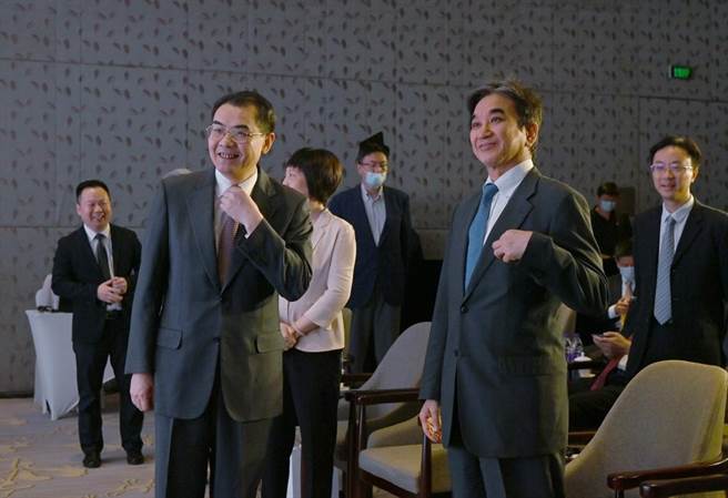 大陸外長助理吳江浩（左）將出任大陸駐日大使，傳日本政府已表示同意。右為日本駐陸大使垂秀夫。（中新社資料照片）
