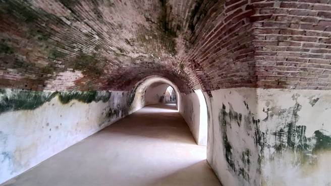 觀光局澎管處舉辦古堡音樂會挑戰甬道最佳天然音場，以數首膾炙人口歌劇歌曲及弦樂四重奏伴奏的方式，讓嘹亮的美聲及音符迴盪在戰堡之間。（澎管處提供）