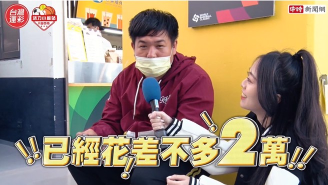 Pinky现场直击啦啦队林襄狂粉，竟花费2万元只为了林襄的钥匙圈。(图/中时新闻网摄) 