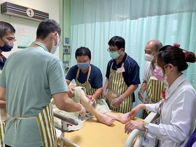 照顧服務員訓練課程。（翻攝照片／高雄洪靖宜傳真）