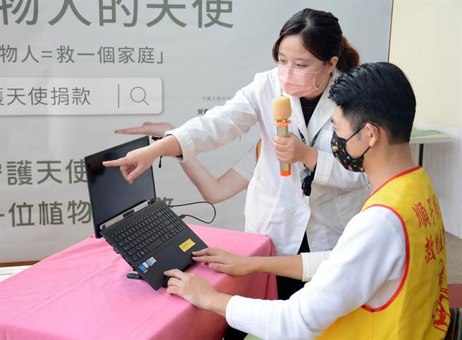 屏东创世透过眼动设备，开始走向释放禁锢灵魂的康庄大道。（林和生摄）