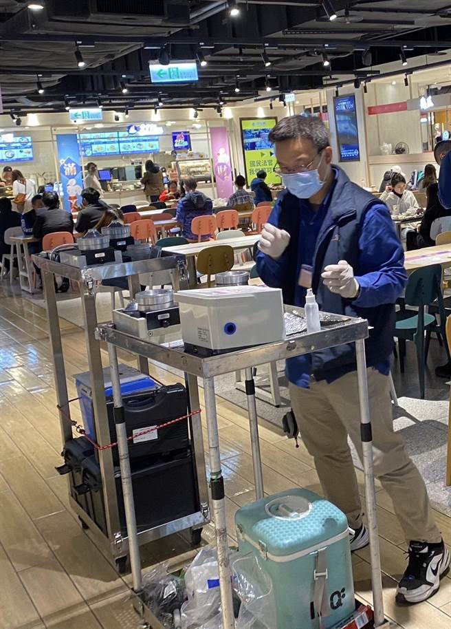 台北市环保局14日公告「室内空气品质认证场所推动计画」，保护民眾呼吸健康；鼓励各场所主动防疫，当二氧化碳浓度值达800ppm以下、细菌浓度值500CFU／m³以下可取得金级认证。（台北市环保局提供／陈薏云台北传真）