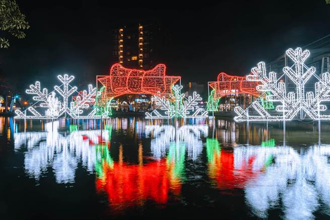 屏东圣诞节活动，赢得美国缪思设计金奖。(屏县府提供)