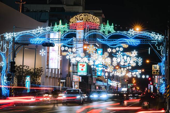 屏东圣诞节活动，赢得美国缪思设计金奖。(屏县府提供)