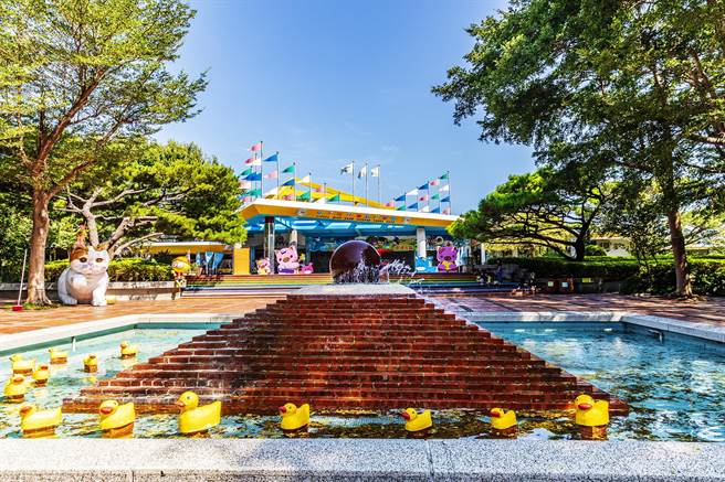 县府与小叮噹科学主题乐园合作推出「中台湾好玩卡-新竹县限定版」，抢攻儿童节商机。（罗浚滨摄）