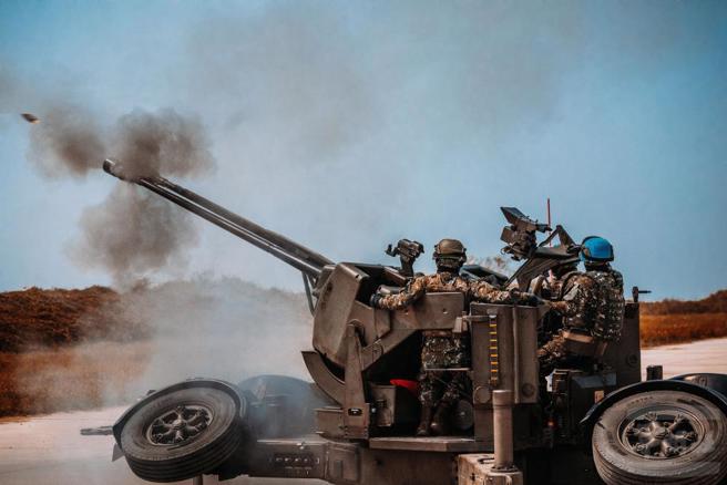 空军防空部队执行「35快炮对空实弹射击」。（青年日报提供）