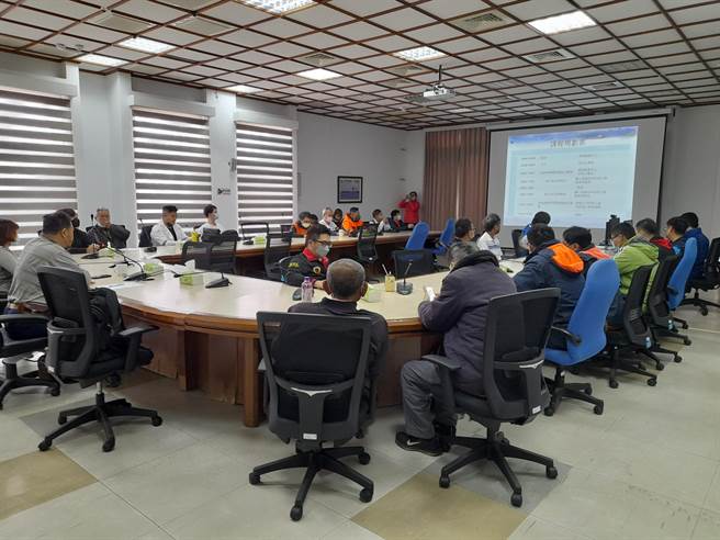 参与航商及船员专心聆听课程情形。(航港局提供)