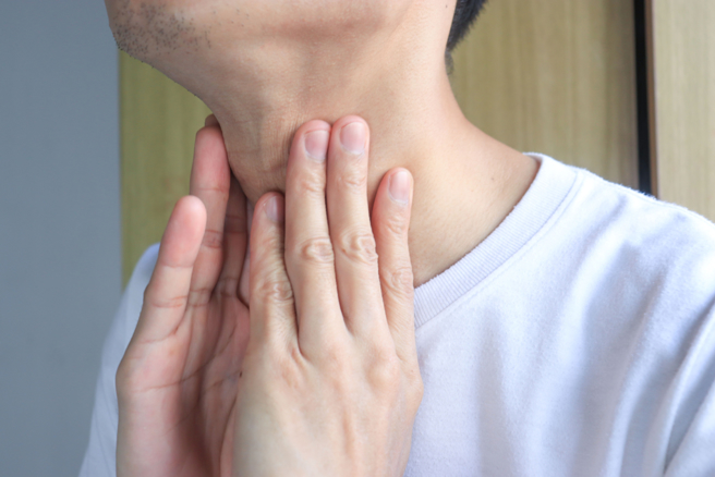 咽喉癌是耳鼻喉科常见的癌症，好发于中年男。(示意图/ Shutterstock )