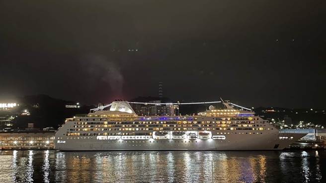 邮轮七海水手号提前靠泊基隆港，基隆港务分公司妥善安排各项服务，让船上的旅客感受宾至如归。（基隆港务分公司提供／张志康基隆传真）