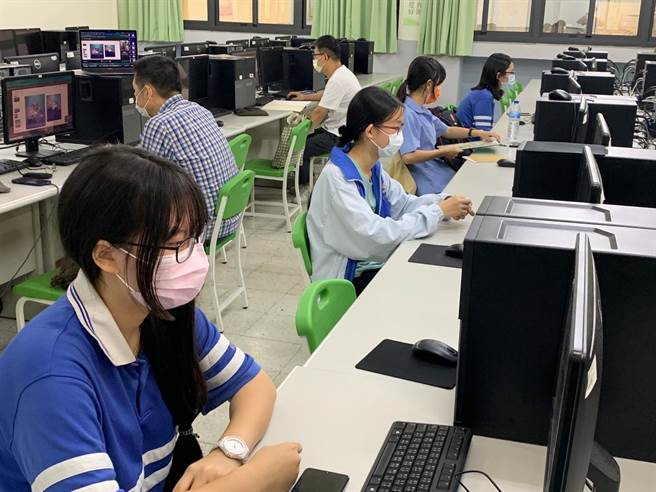 明道中学启动「MingdaoVerse／明道元宇宙」计画，第1个阶段徵选出高中部、国际部与技高部等学生参与3D建模工作坊。（明道中学提供／潘虹恩台中传真）