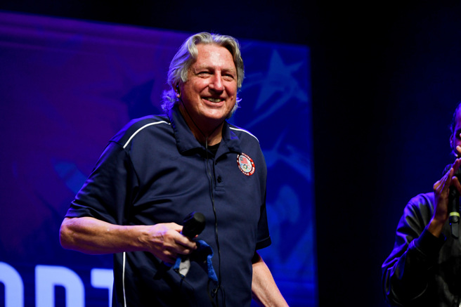 美国前跳高选手佛斯贝利（Dick Fosbury）以自创的背向式跳法勇夺1968年奥运男子跳高冠军，广泛受到后代运动员模仿、学习。（图／达志影像）