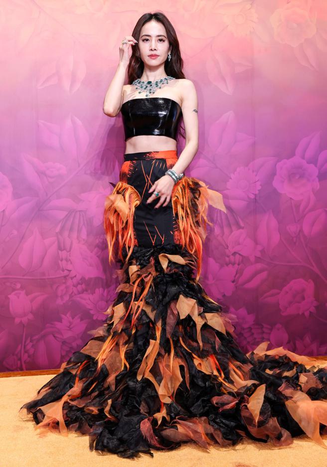 蔡依林出席宝格丽珠宝展，抢先鑑赏逾3百件、总价逾80亿的珠宝，戏称是「用珠宝洗眼睛」。（陈俊吉摄）