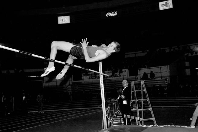 世界田径跳高界传奇人物福斯贝里辞世，享年76岁。(美联社)