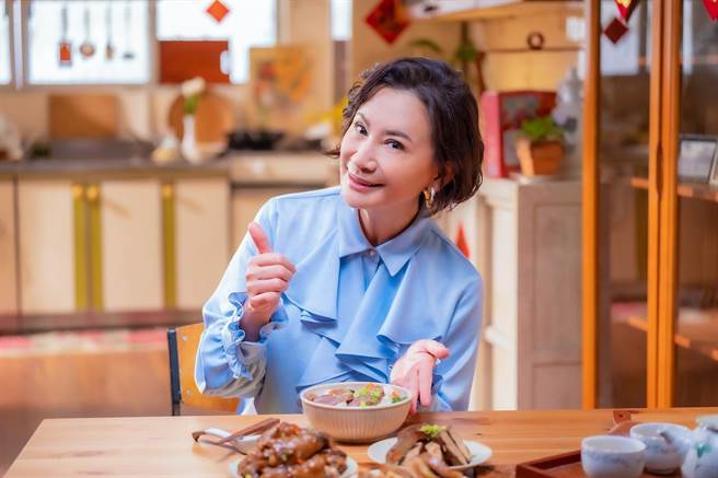 陈亚兰剧中卖滷味戏外也吃得到。（TVBS提供）