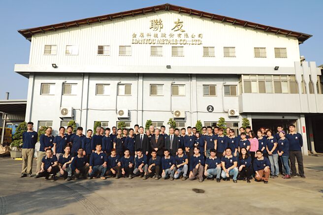 聯友金屬團隊專精鎢、鈷等硬質合金的回收精煉及純化。圖／聯友金屬提供