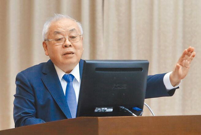行政院主计长朱泽民13日出席立法院财政委员会备询表示，当物价上涨，实质所得降低的时候，是应该调整薪资。（赵双杰摄）