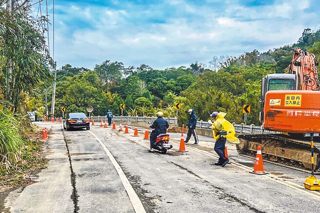 发生爆管的新竹县宝山路1段13日上午6时30分开放单线通车。（邱振玮提供／罗浚滨新竹传真）