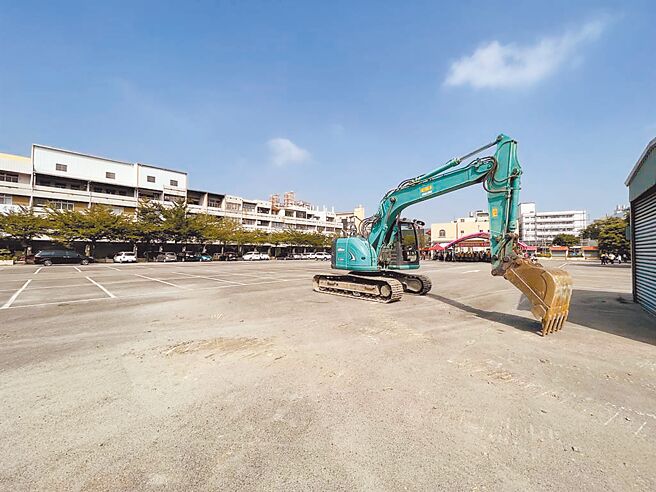 彰化县第一个BOT案、第一个百货商城「中友百货彰化店」去年11月风光动土，不过至今仍未有施工迹象。（本报资料照片）