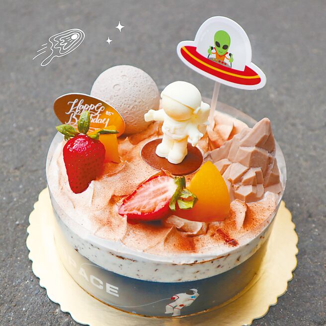 85℃推口感绵密、巧克力香醇的「太空漫游」蛋糕，6吋470元。（85℃提供）