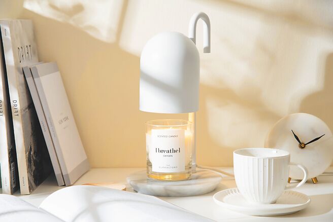 玛黑家居的Marais Dome大理石底座暖烛灯，价格店洽。（玛黑家居提供）